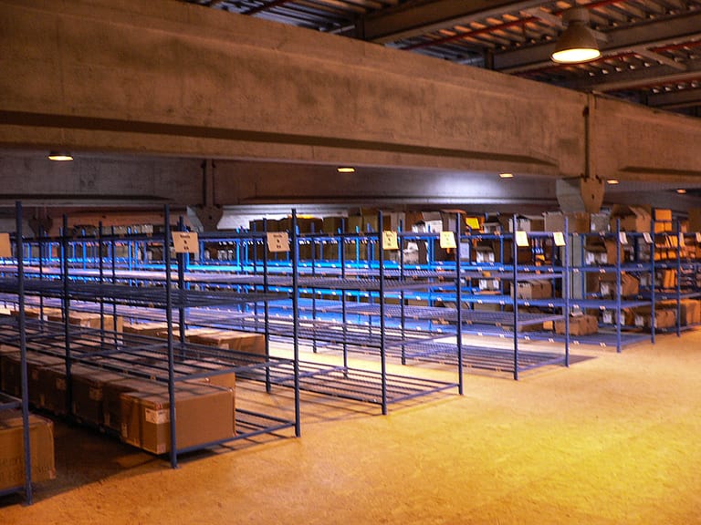 Wnętrze centrum logistyczno-magazynowego Geant w Strykowie