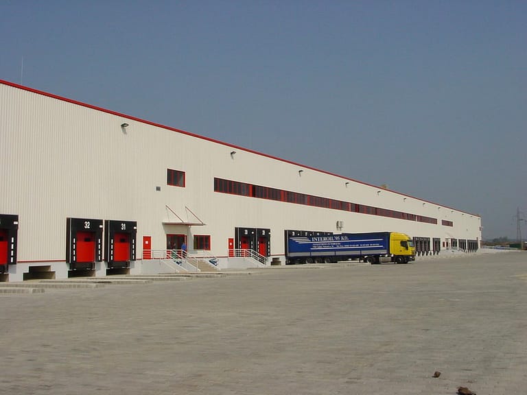 Budowane przez Rex-bud budownictwo centrum logistyczne Auchan na Węgrzech